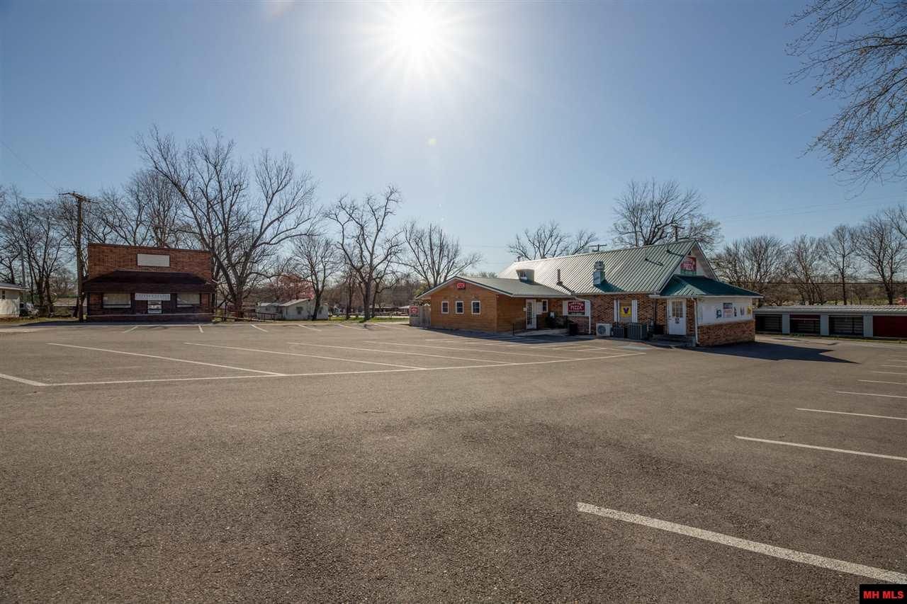 108 S 2nd St, Flippin, AR 72634